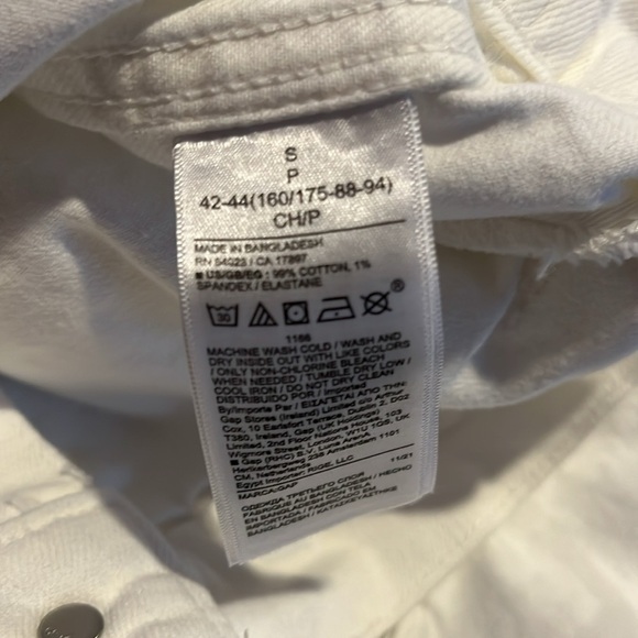 GAP.  Women’s white icon Jean jacket.  Size small.  Denim. - Picture 12 of 14